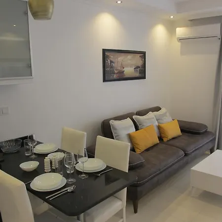 At Cleopatra Beach Apartment